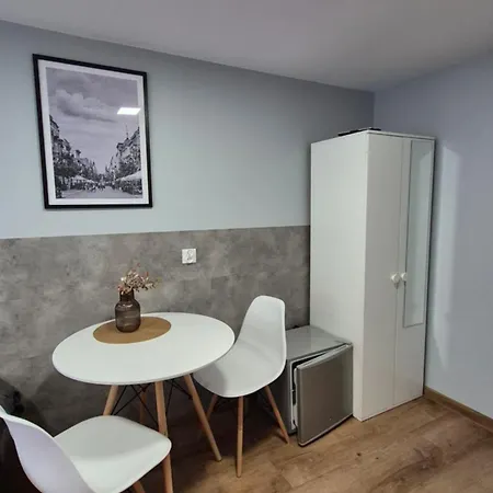 Complex Rewolucji 27 *